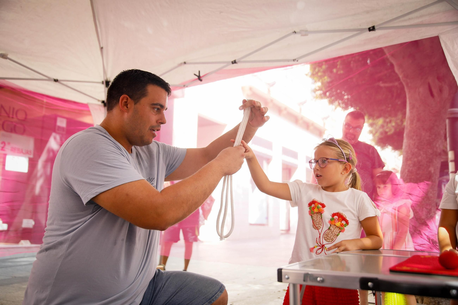 Las mejores imágenes del espectáculo 'Magia en la Calle' en el Paseo de Almería