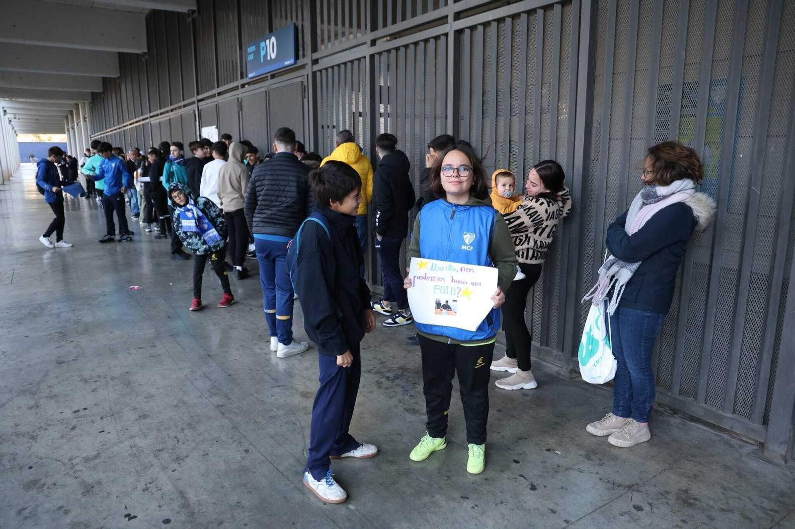 Búscate en las fotos del entrenamiento del Málaga abierto a la afición