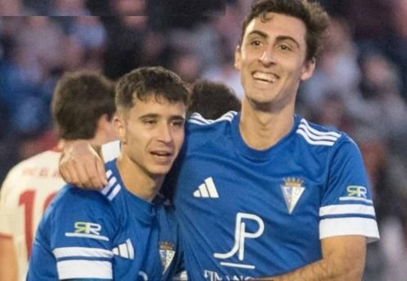 Dieguio y Trabazo celebran uno de los goles.