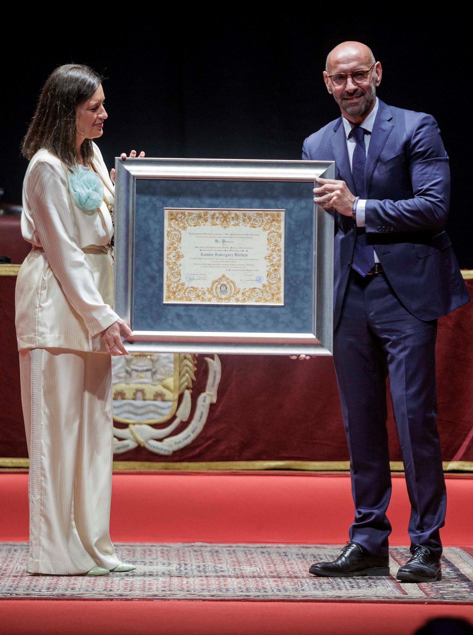 Las imágenes de la entrega del título de Hijo Predilecto de San Fernando a Monchi.