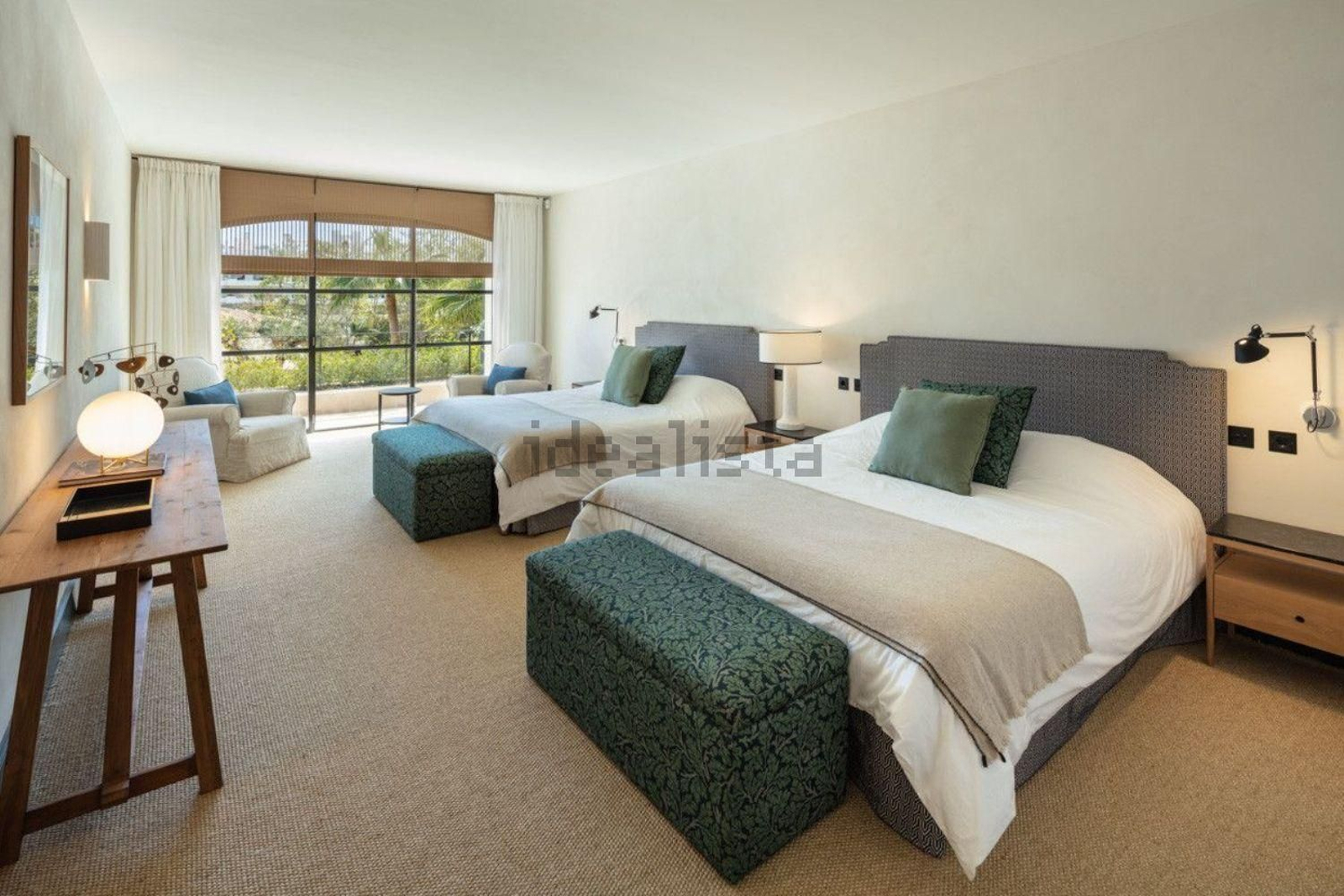 Un dormitorio Así es por dentro la vivienda de lujo más a la venta en Málaga: 35 millones