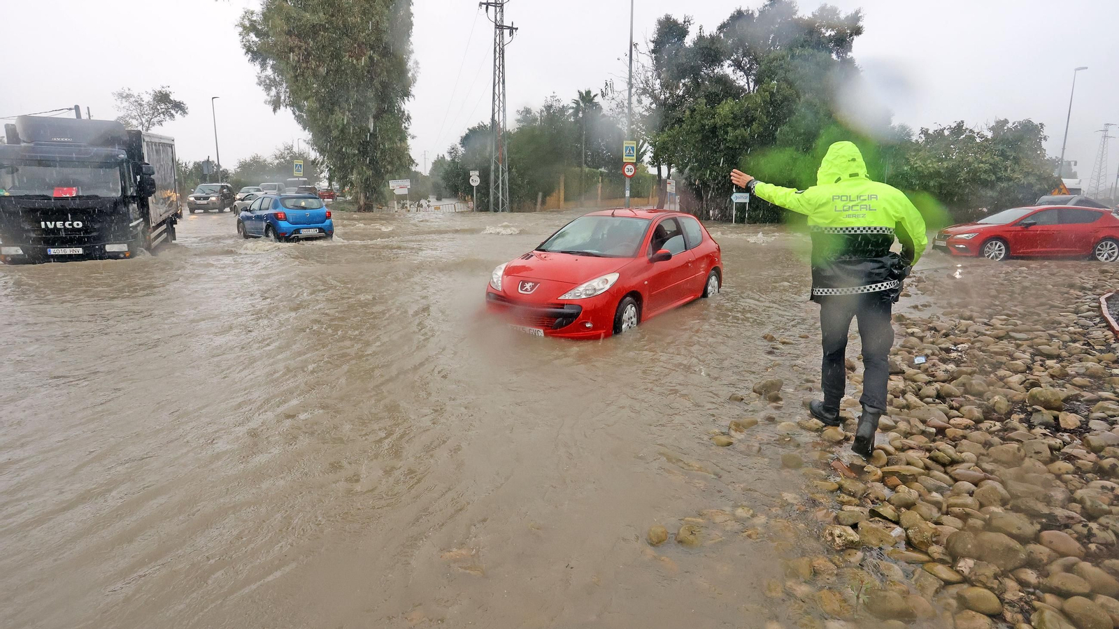 Imágenes del paso de la Dana, inundaciones, destrozos y caos por todo Jerez
