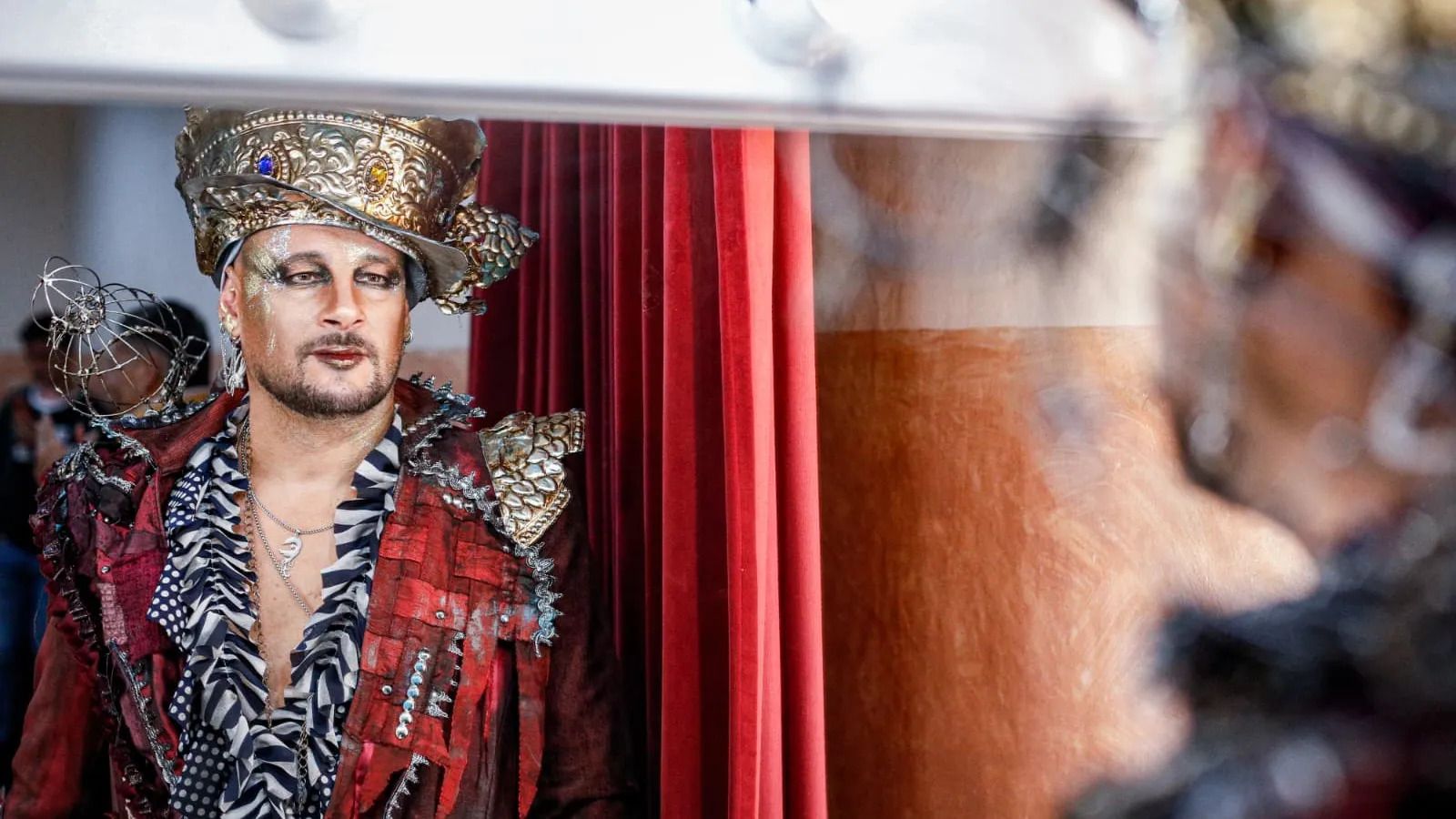 Andy Morales ha vivido un momento surrealista cuando en su propia agrupación se han burlado de su pelea con Lucas.