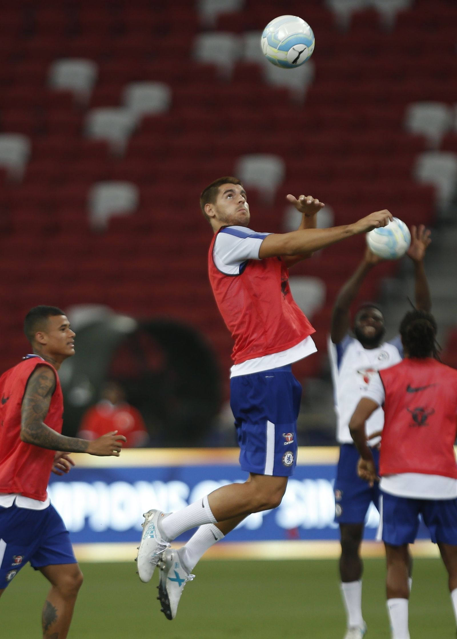 Morata ya remata como un nuevo 'blue'Éxito de la 24 horas de fúbol sala de Huéscar