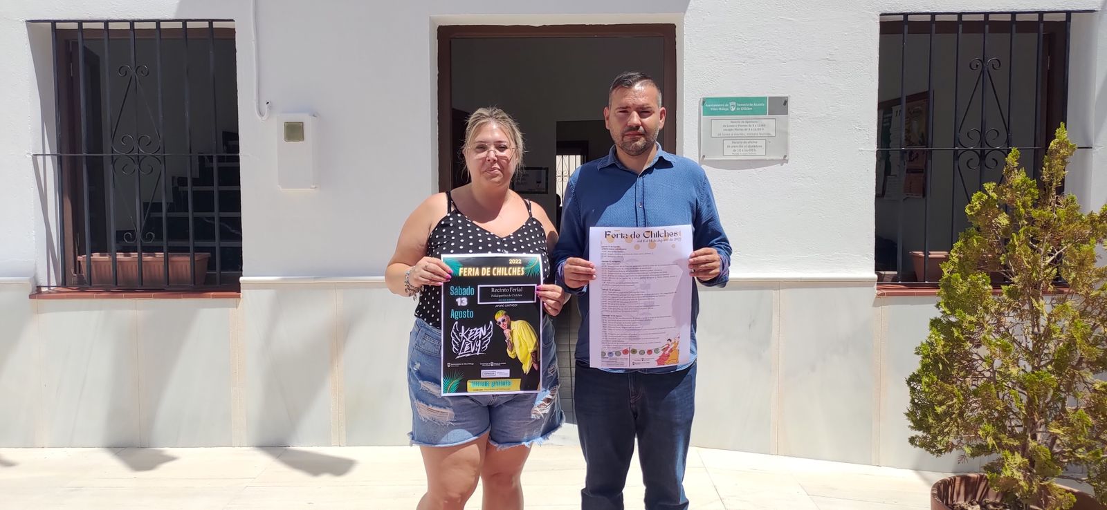 Presentación de la Feria de Chilches por el teniente de alcalde de Chilches, José Hipólito Gómez, y una de las Mayordomas de las fiestas, Coral Gordo.
