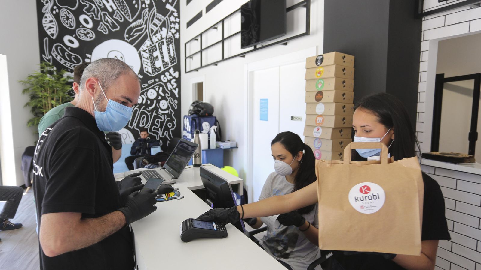 Comida de todo tipo sale de las 'cocinas fantasma' de Booh!