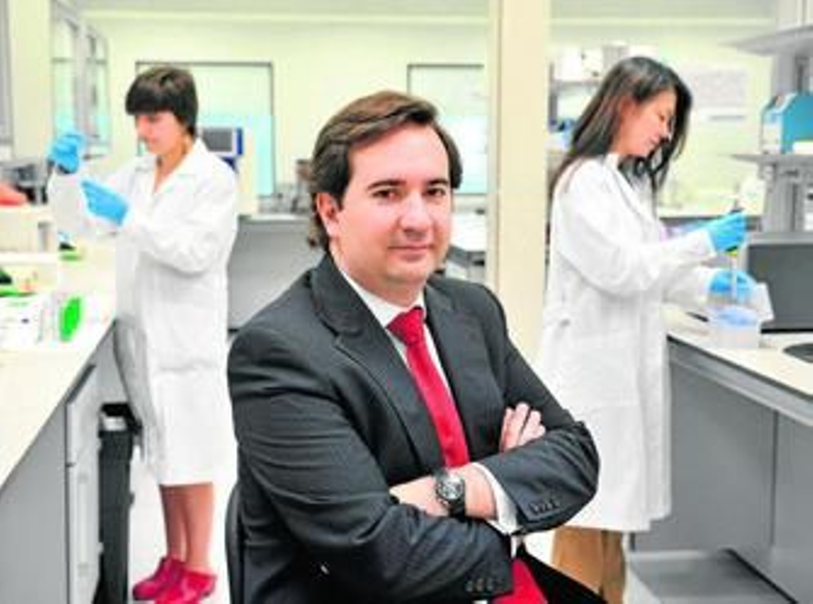 David Villalba, en uno de los laboratorios que ha montado Celgene en el antiguo Pabellón de Italia de la Expo'92.