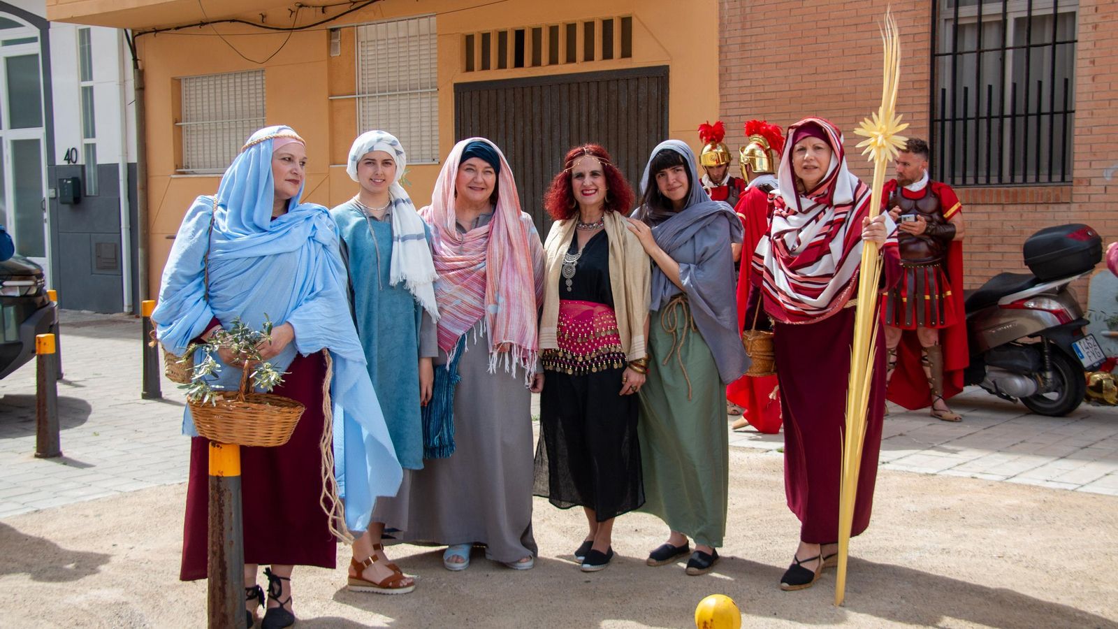 Mila Sánchez, en el centro, junto a otras participantes