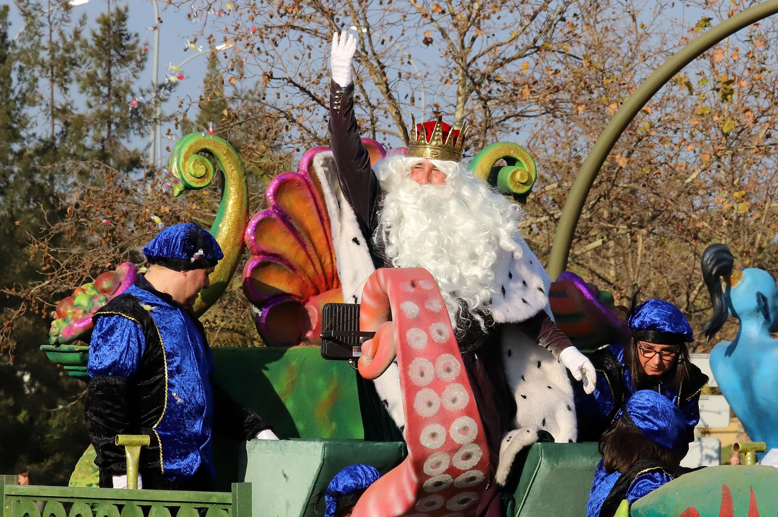 Imágenes de la cabalgata de los Reyes Magos de Huelva
