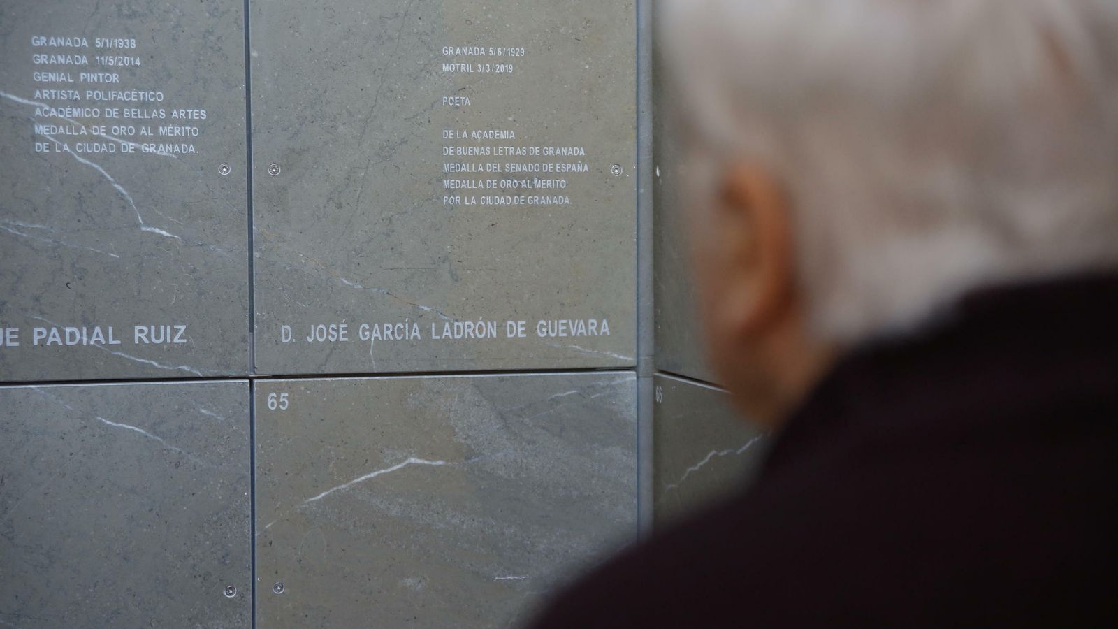 José Ladrón de Guevara descansa junto al pintor Enrique Padial