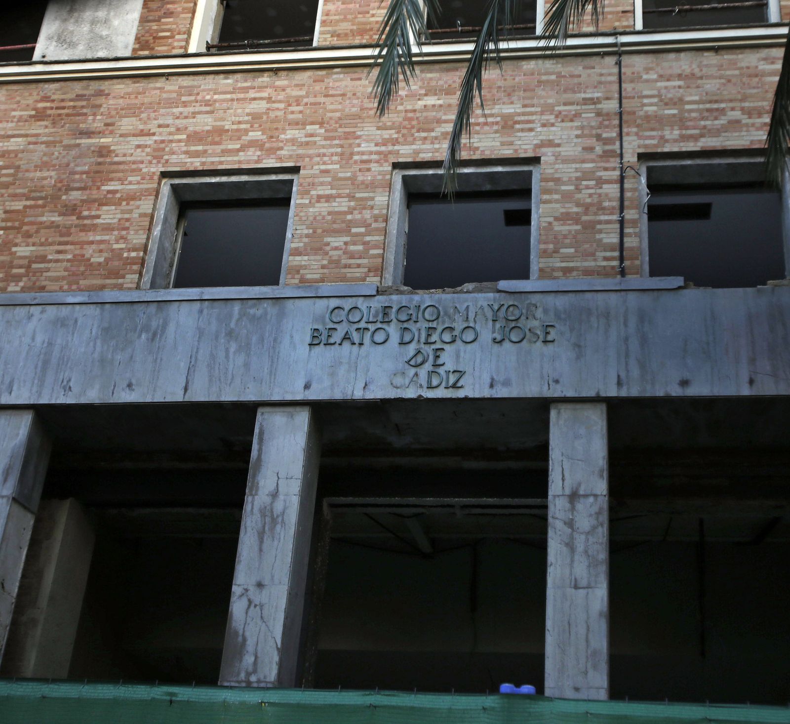 Fachada del colegio mayor, que cambiará de nombre.