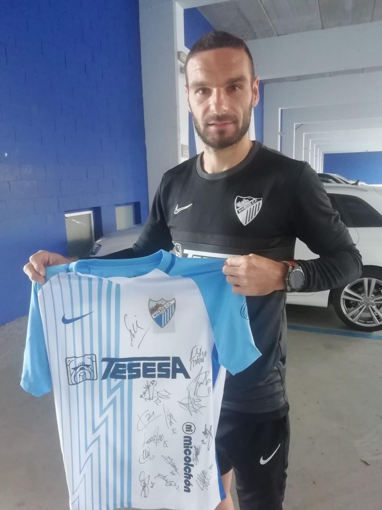 Sorteo solidario de varias camisetas firmadas por los equipos más importantes de Málaga
