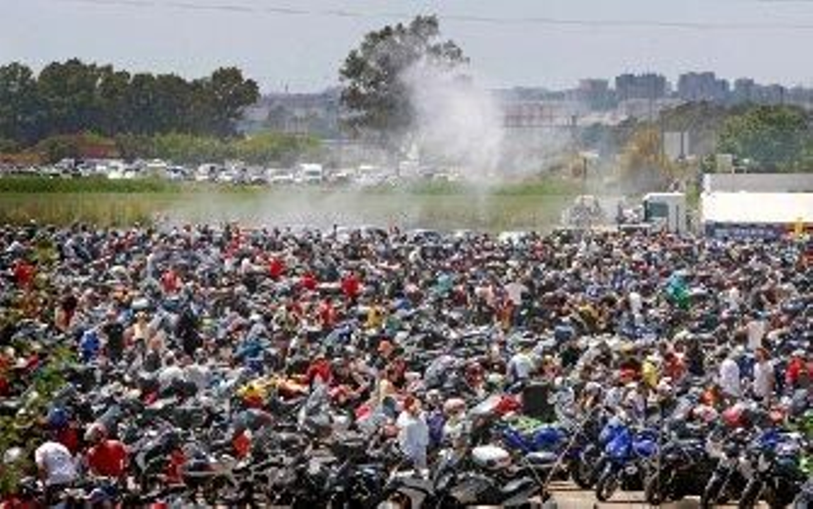 La ausencia de sucesos destacables marca la gran fiesta de las dos ruedas