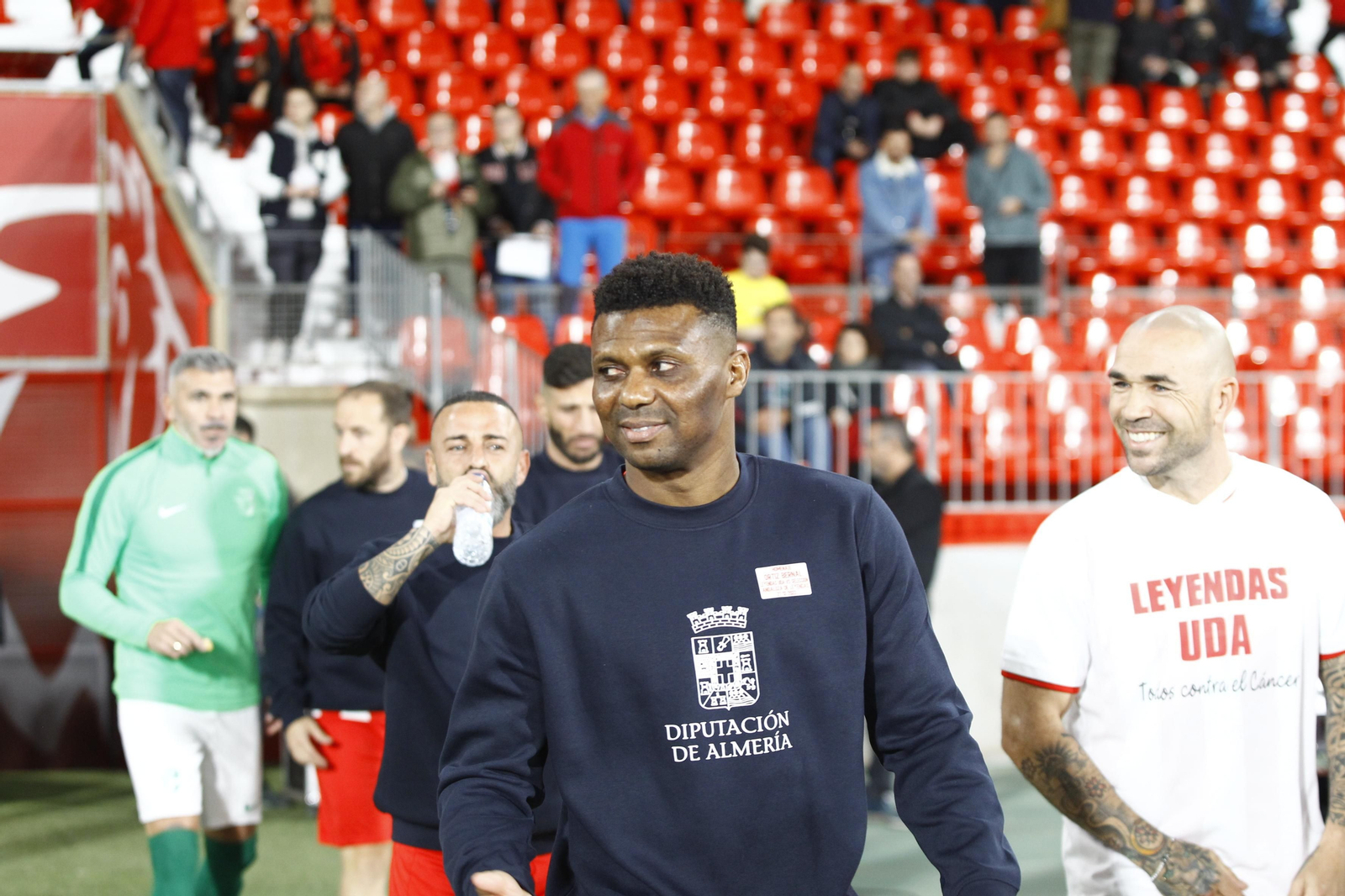 Imágenes del partido homenaje al 'eterno' capitán de la U.D. Almería, José Ortiz