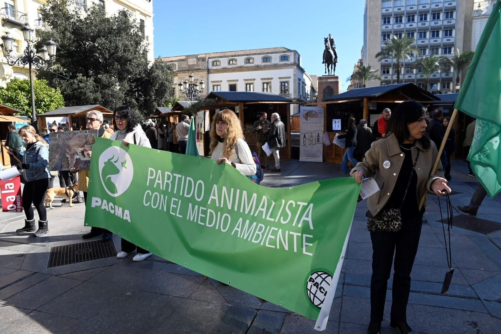 La manifestación para acabar con la caza con perros en Córdoba, en imágenes