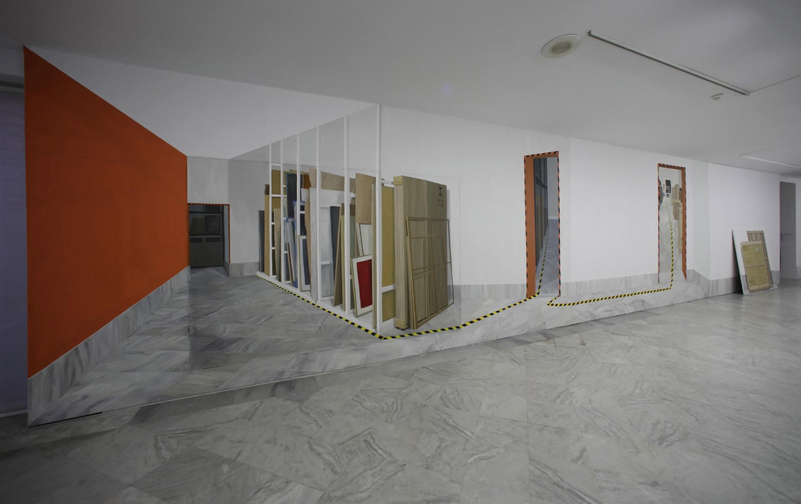 1. La sevillana Gloria Martín propone un gran trampantojo de espíritu puramente barroco. 2. La escultura horizontal y los coloridos y geométricos dibujos de la onubense Julia Fuentesal y el gaditano Pablo Arenillas. 3. La videoinstalación que presenta la artista jerezana Cristina Mejías en el apartado final de la exposición colectiva en el centro de la Cartuja.