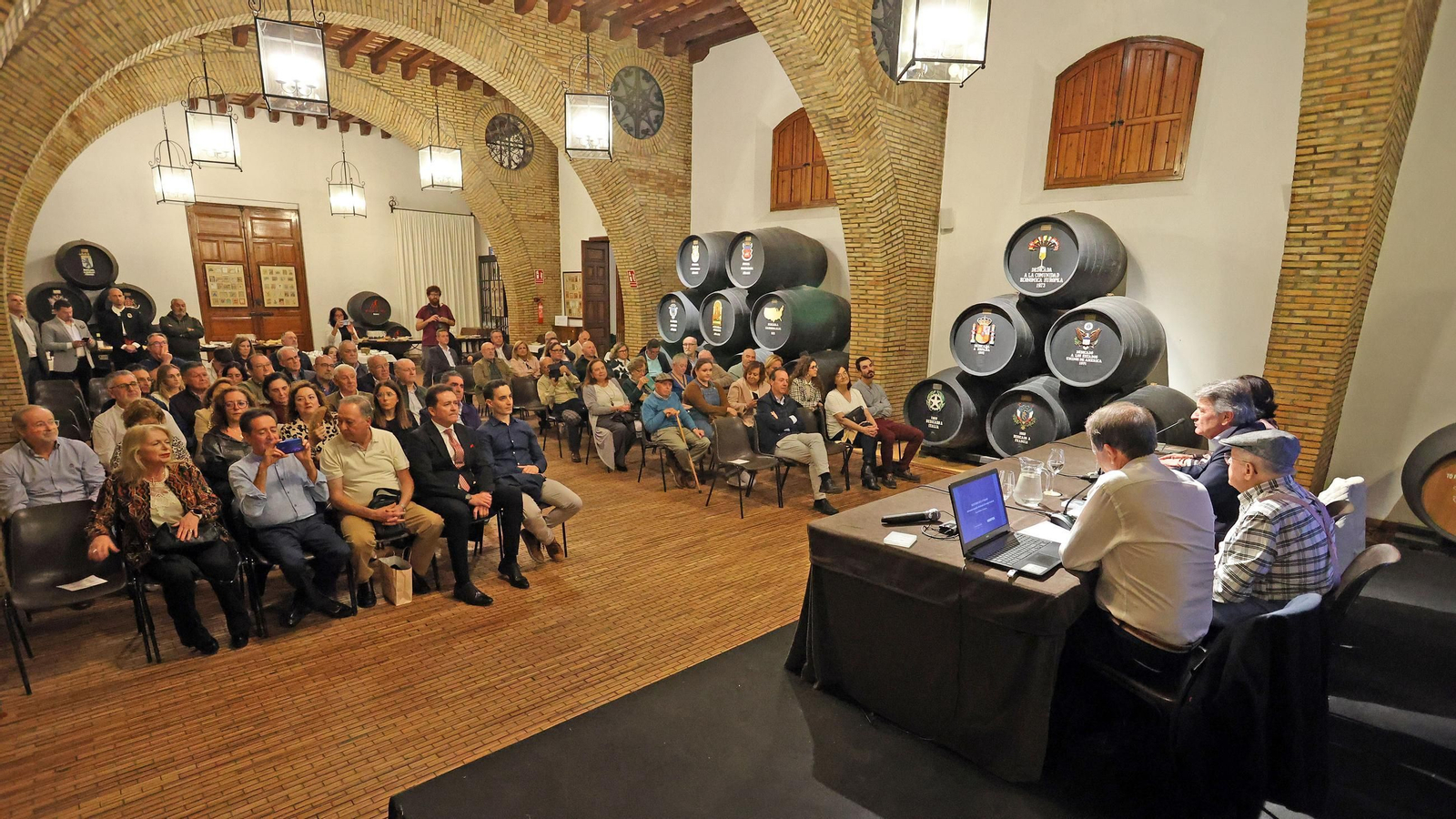Imágenes de la presentación del libro y homenaje a Manuel Rubiales Perdigones en el Consejo Regulador del Vino de Jerez