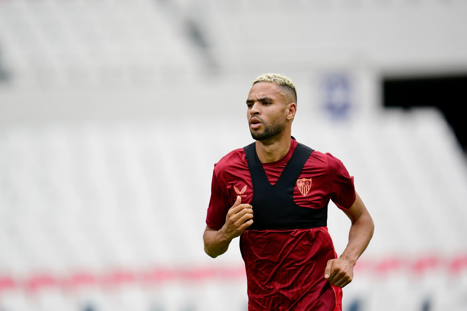 En-Nesyri realiza carrera continua en el Estadio Olímpico de Seúl.