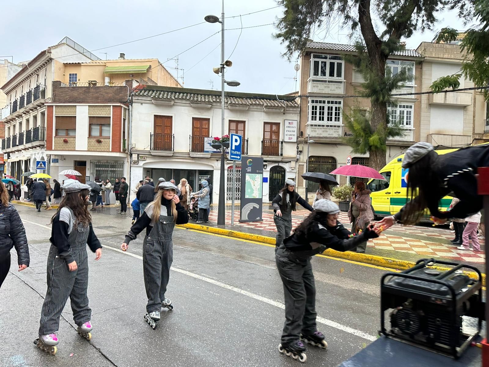 De la Residencia de Mayores a las calles: imágenes del paso de los Reyes Magos por Huércal-Overa
