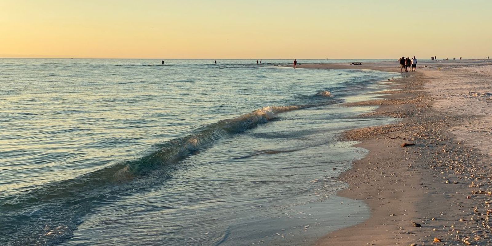 Cinco playas cerca de Sevilla para huir de las procesiones en Semana Santa