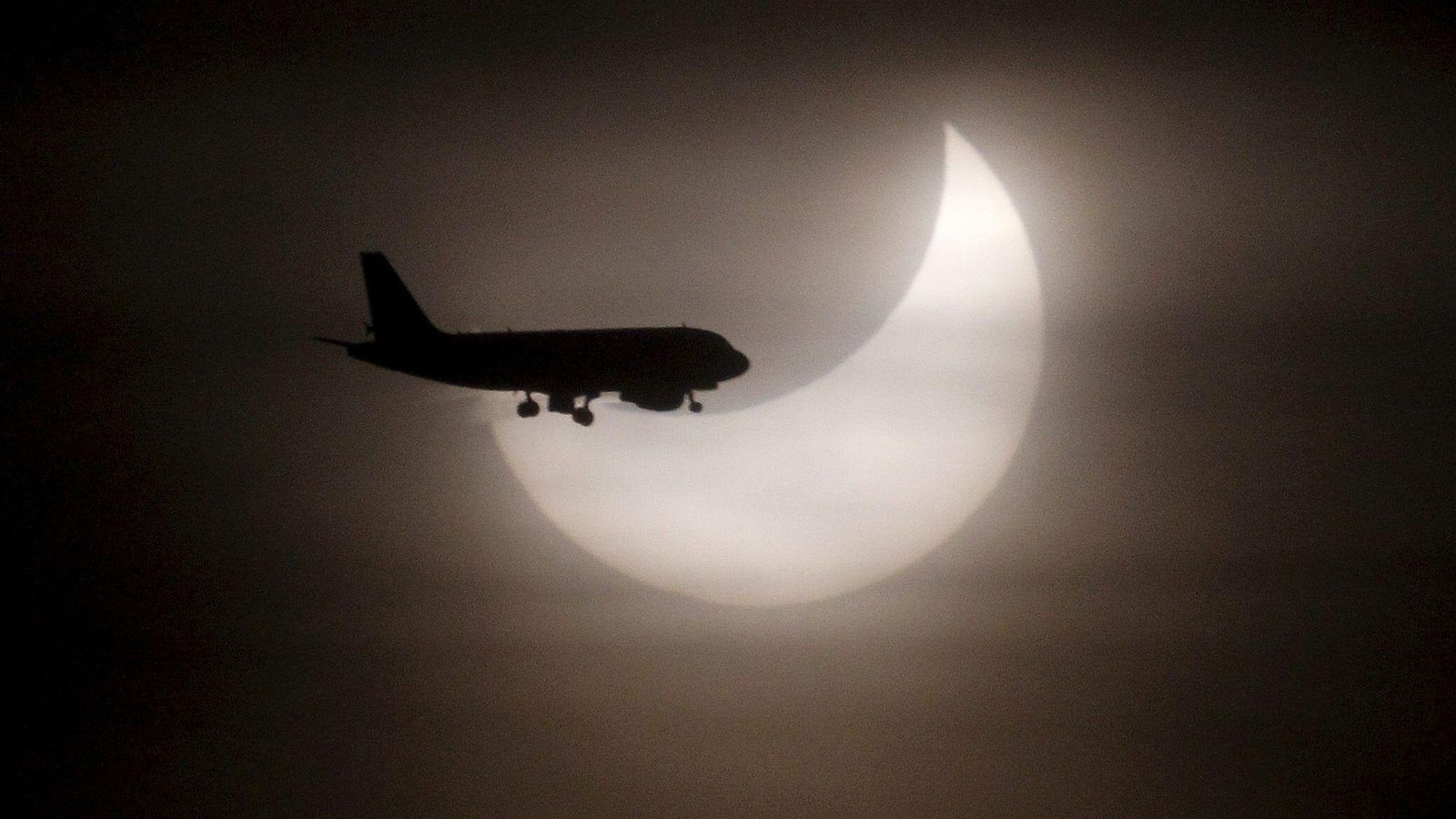 Imagen de archivo de eclipse parcial.