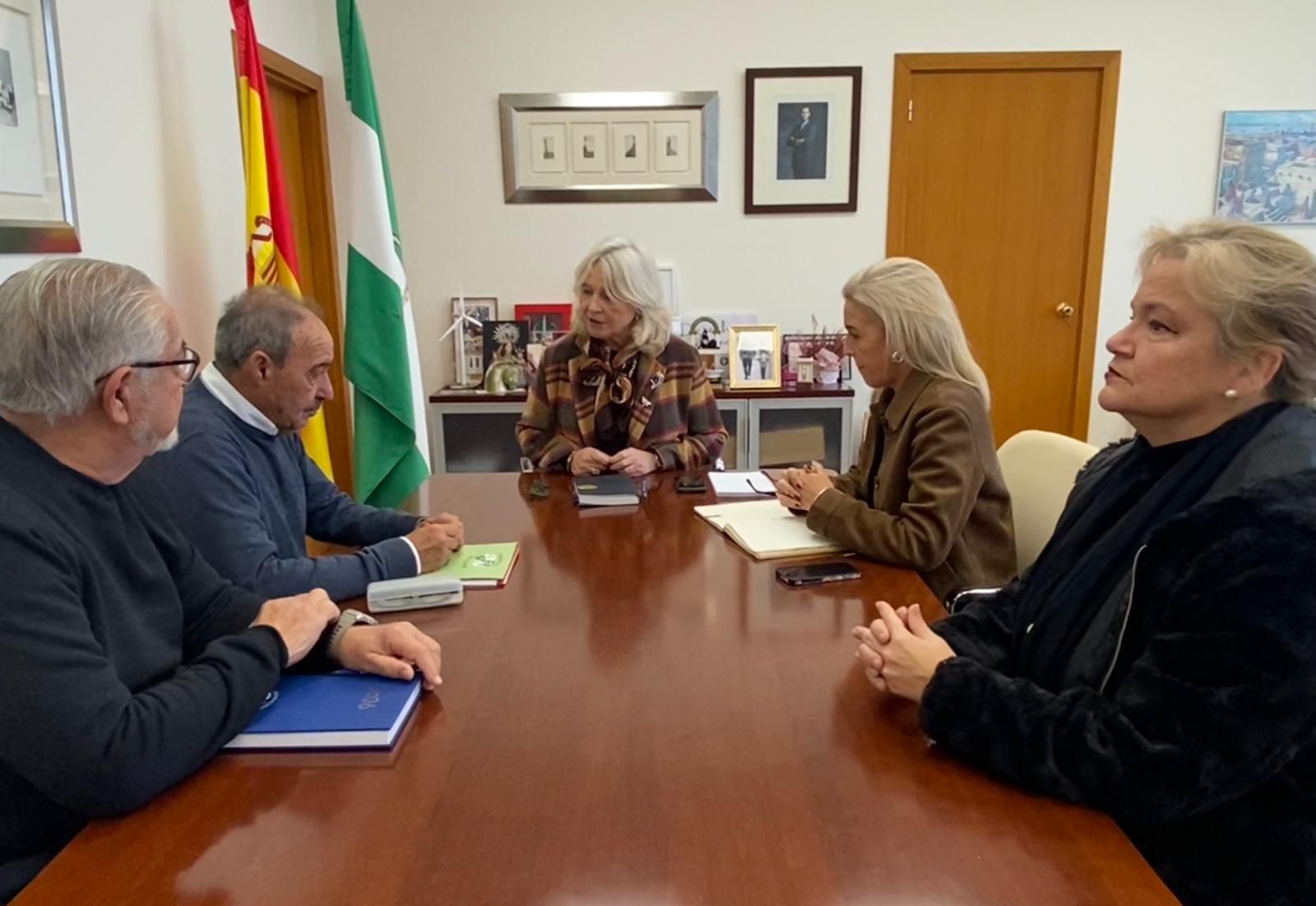 Reunión de la Federación de Asociaciones de Vecinos Isla de León con la Junta por el centro de salud de Camposoto