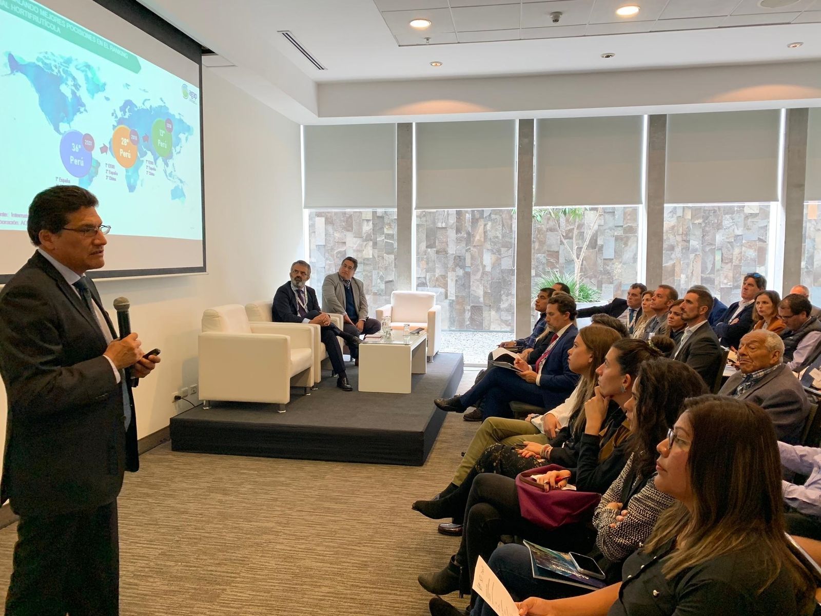 Gabriel Amaro durante su presentación en Perú.