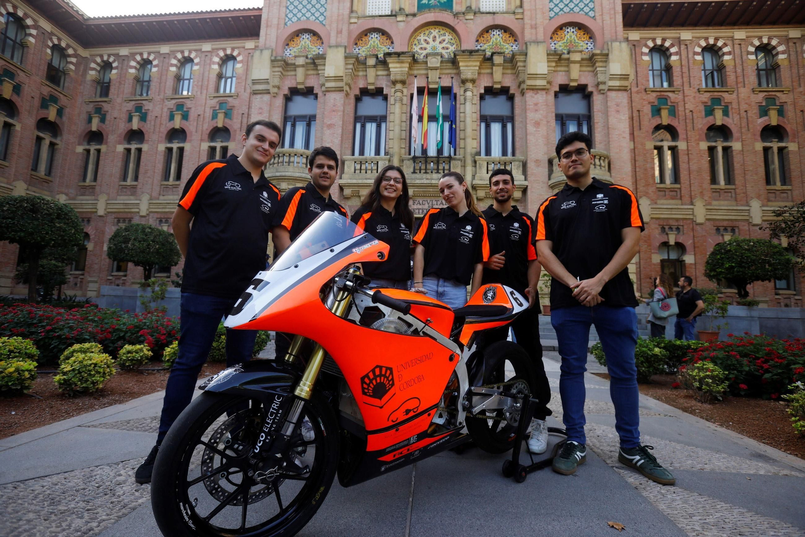 La presentación de la moto desarrollada por estudiantes de Córdoba, en imágenes