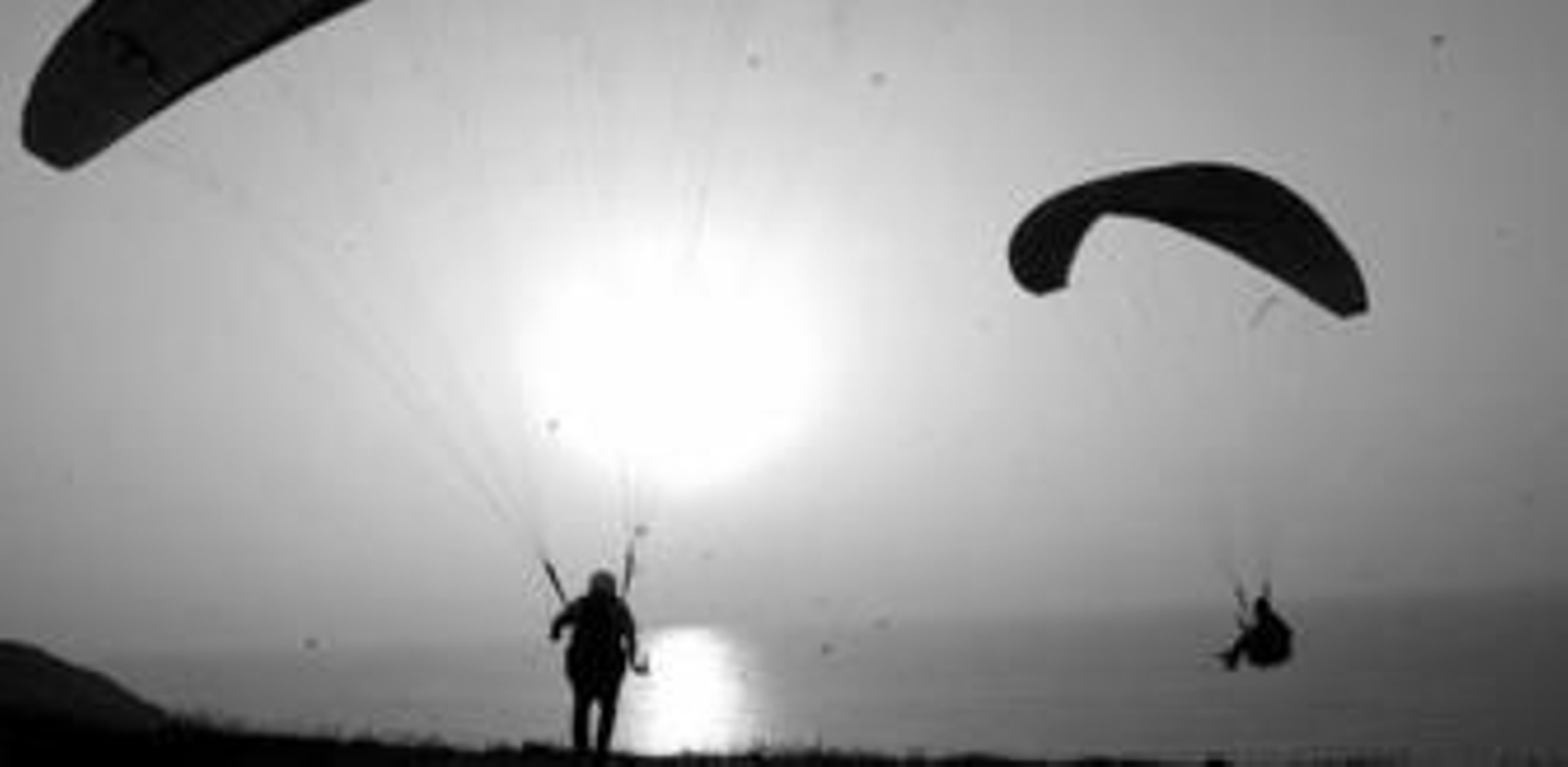Aficionados al parapente.