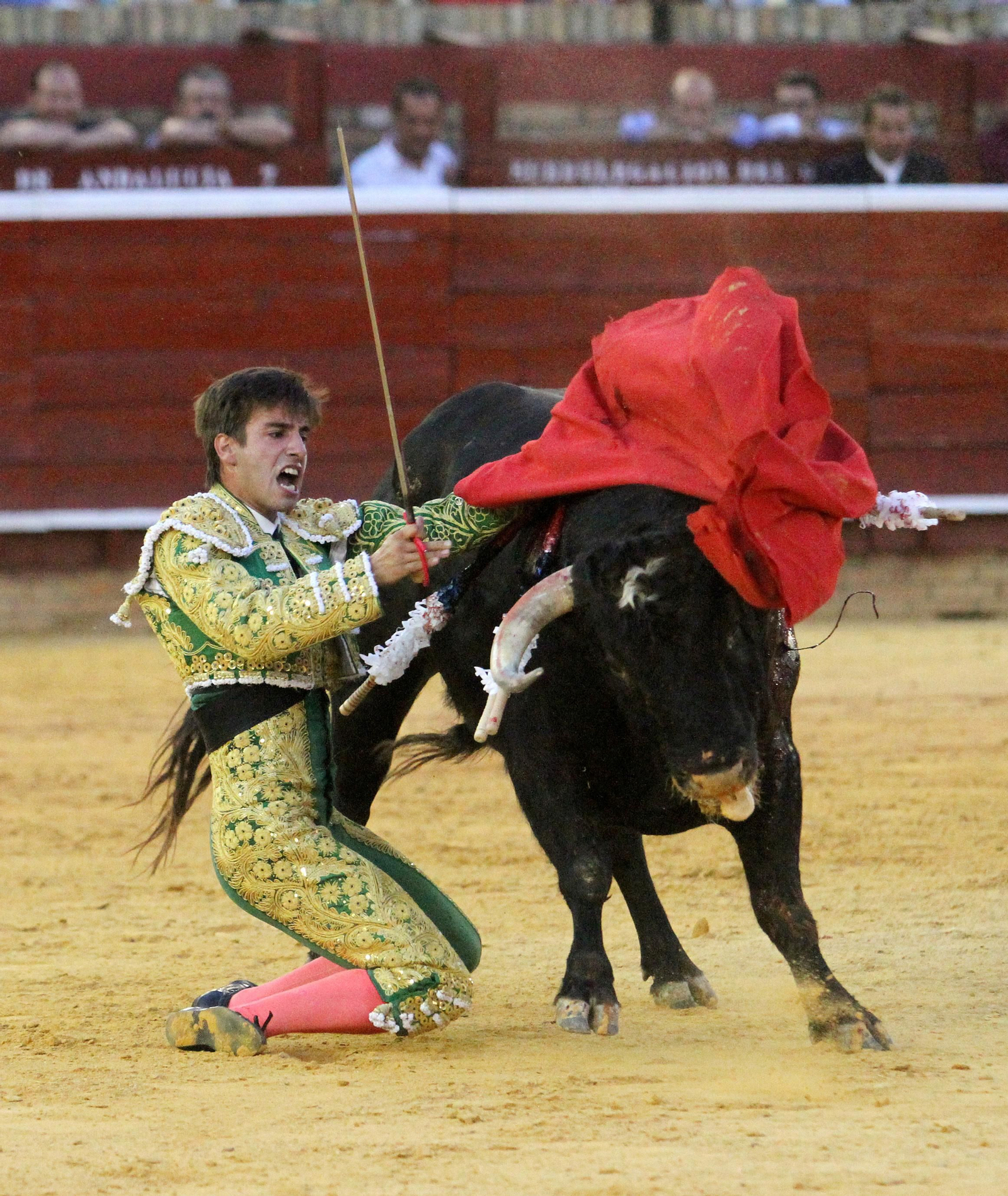 Faena de Emilio Silvera en la novillada de la Plaza de La Merced