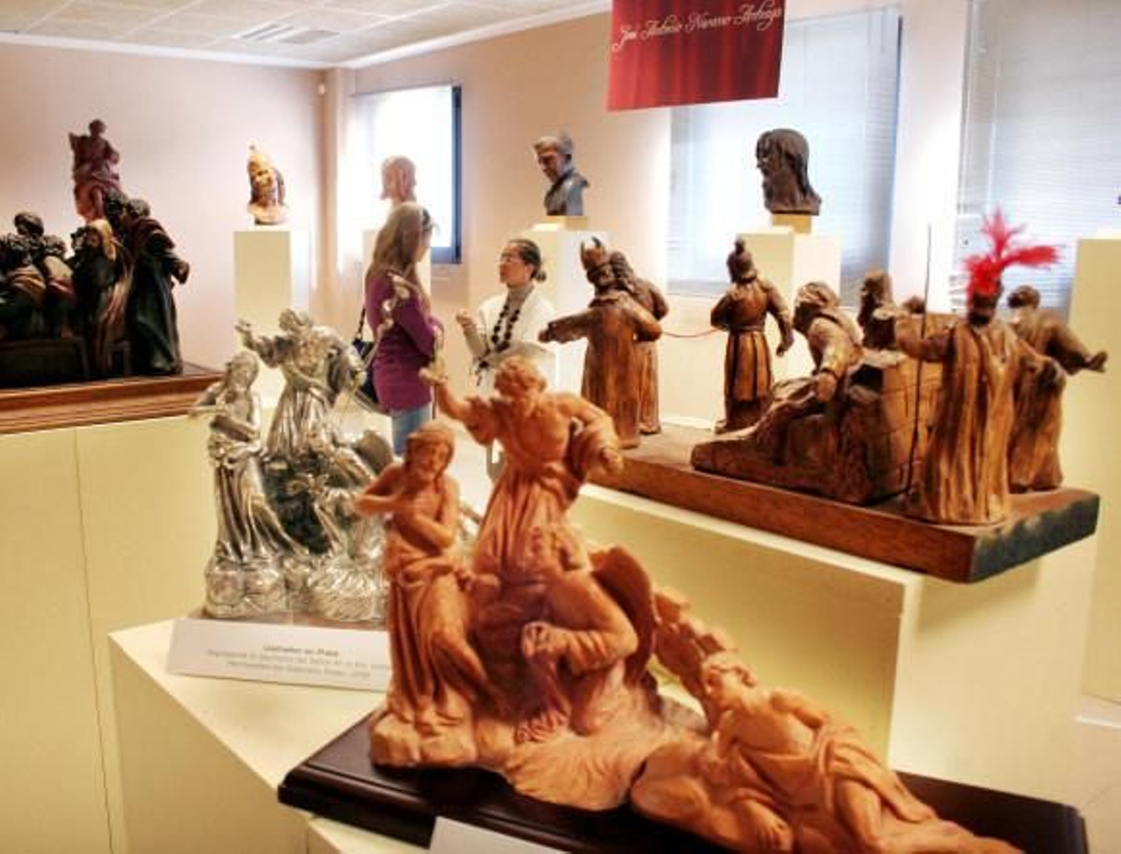 Inaugurada la exposición de 'Bocetos en barro de imaginería cofrade'