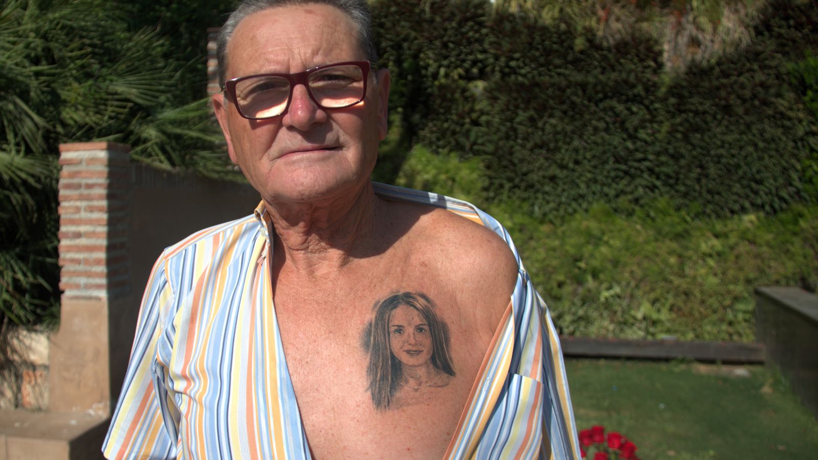 Antonio Fernández con el tatuaje de su hija en el pecho