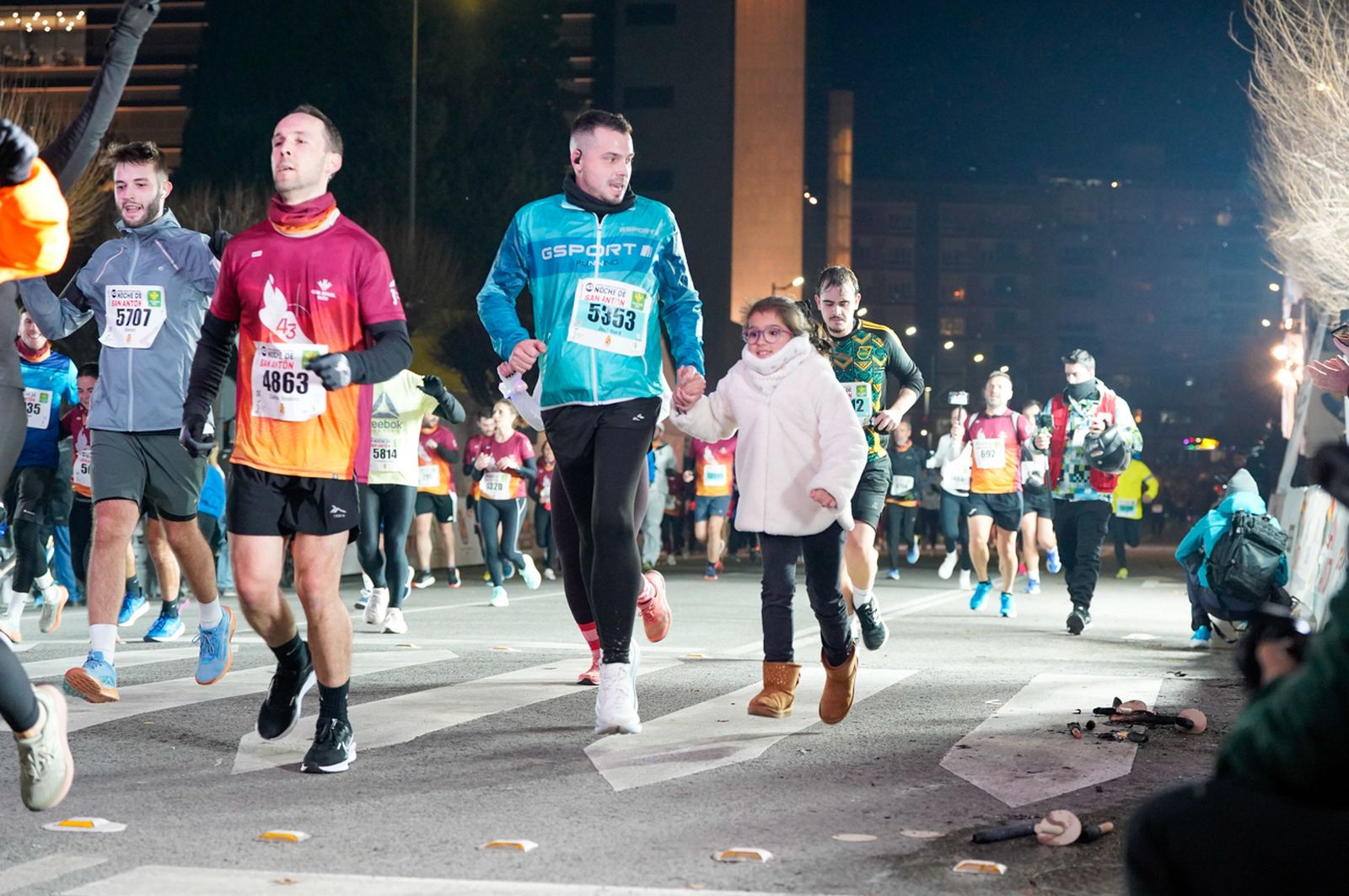 En imágenes: búscate en tu llegada a meta de la Carrera de San Antón 2026 (20)