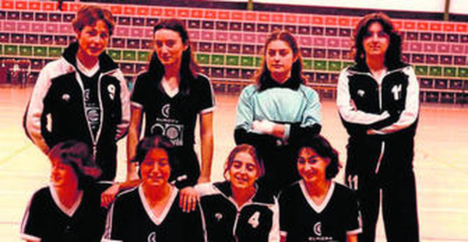 Imágenes de equipos históricos de la entidad.