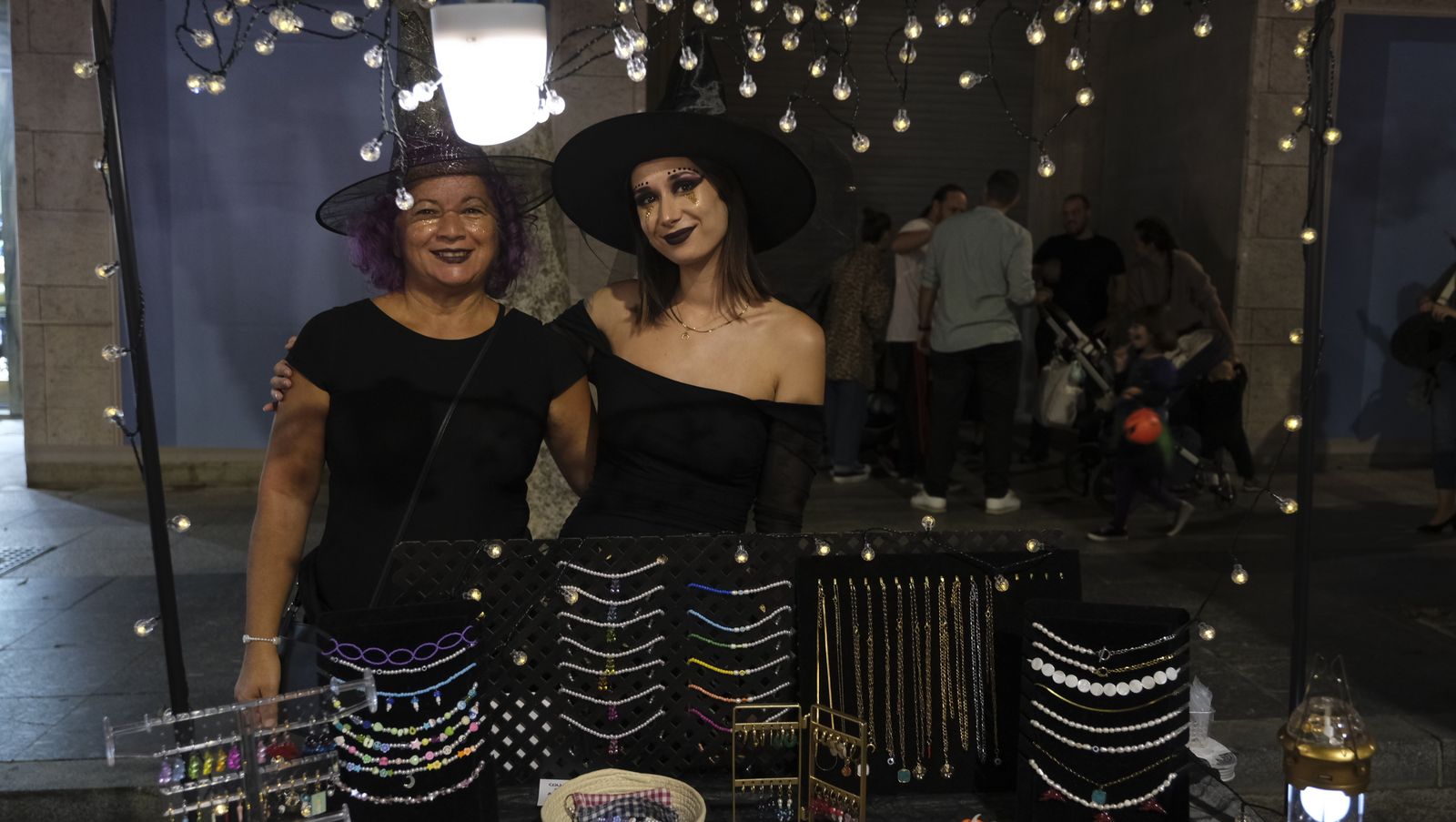 Las imágenes de la Noche en Negro en Almería, Halloween.