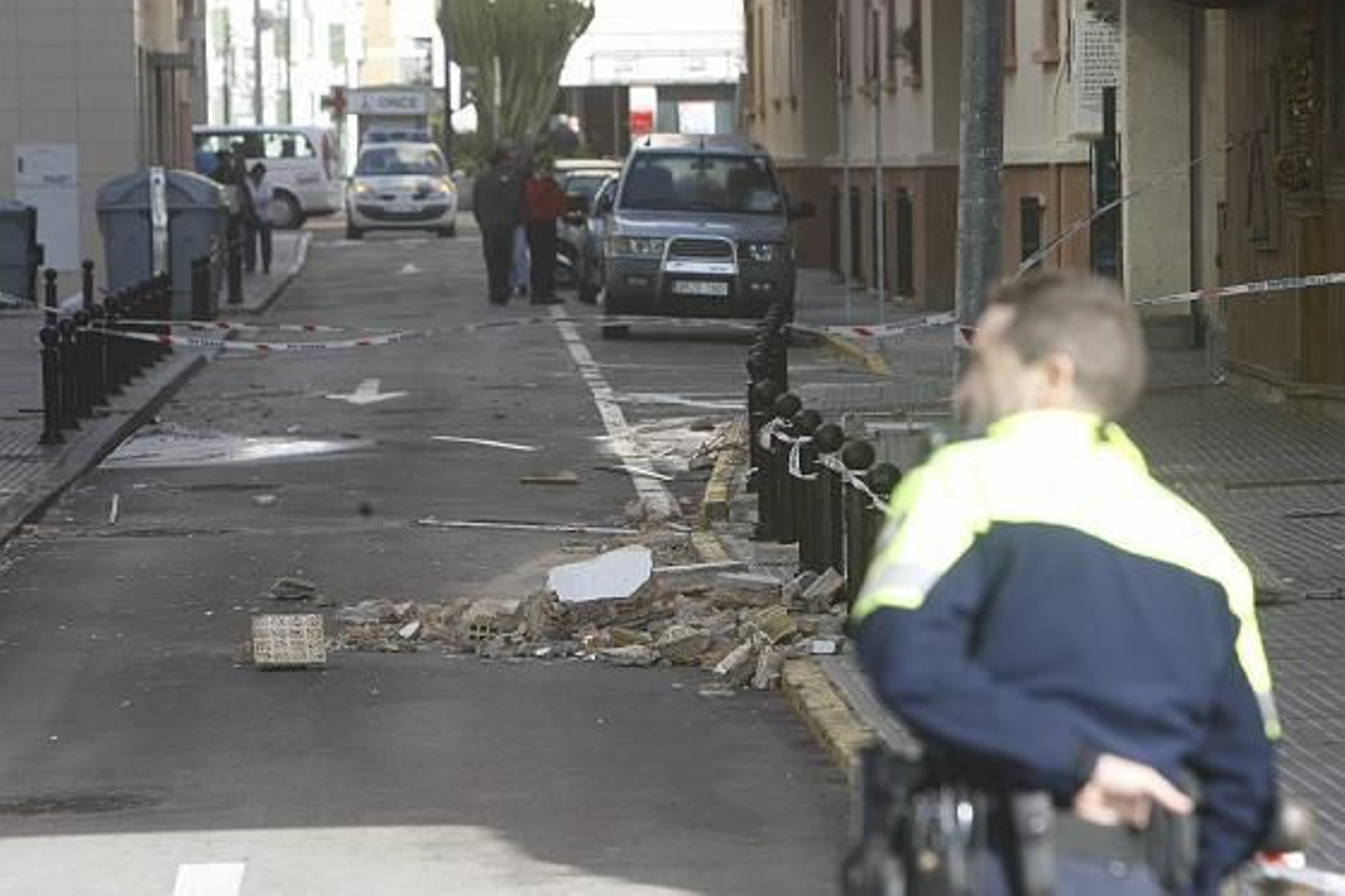 La noche de viento y lluvia se salda con múltiples destrozos en la capital. 

Foto: Jose Braza