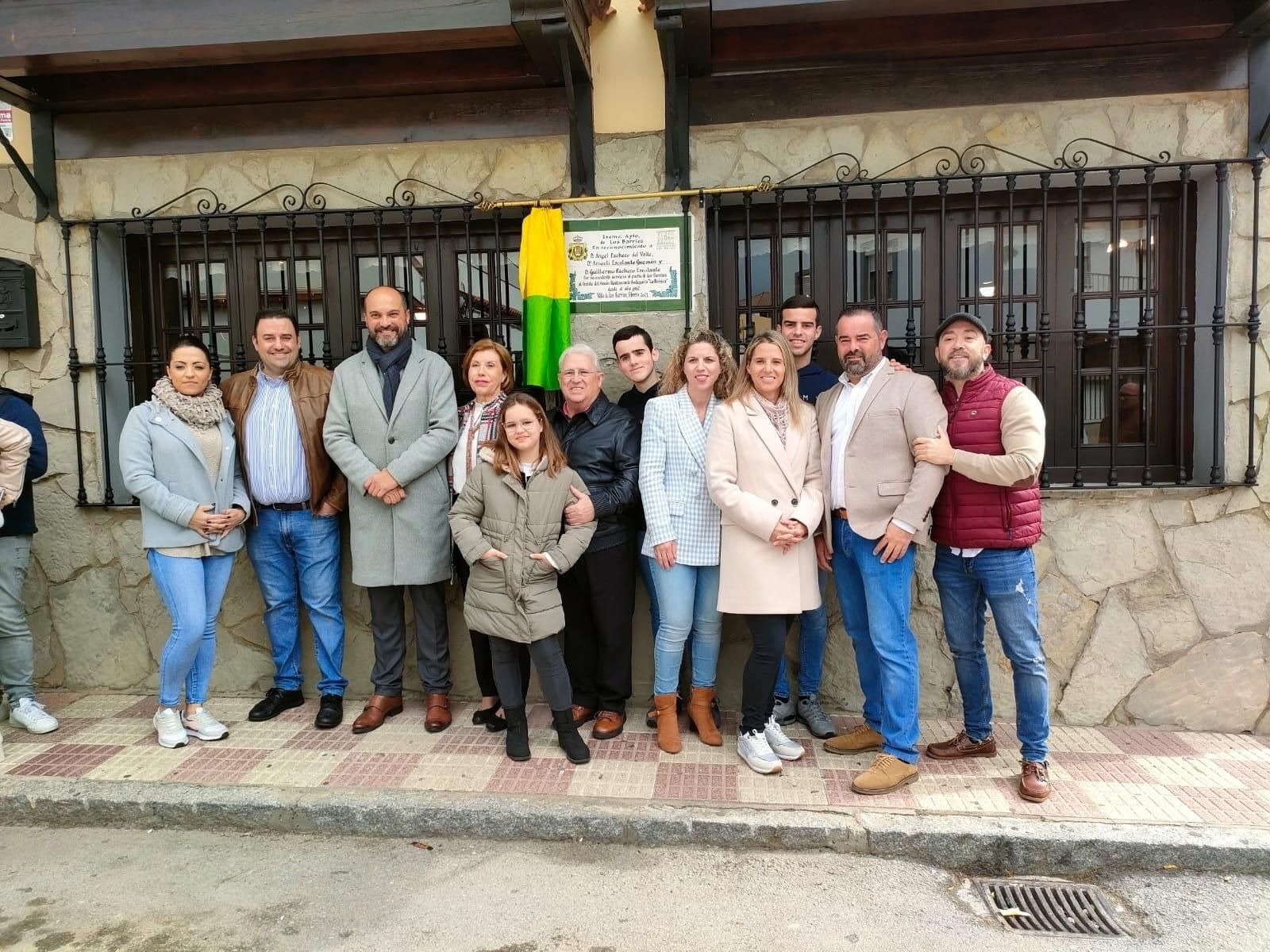 Las autoridades locales y la familia Pacheco Escalante.