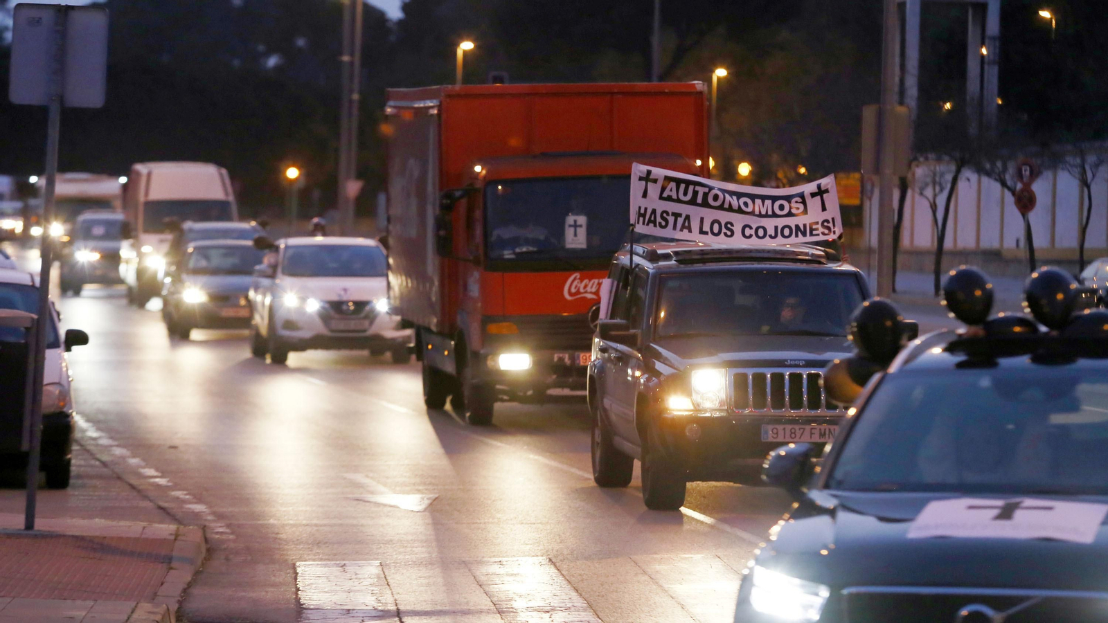 Los autónomos vuelven a manifestarse en caravana