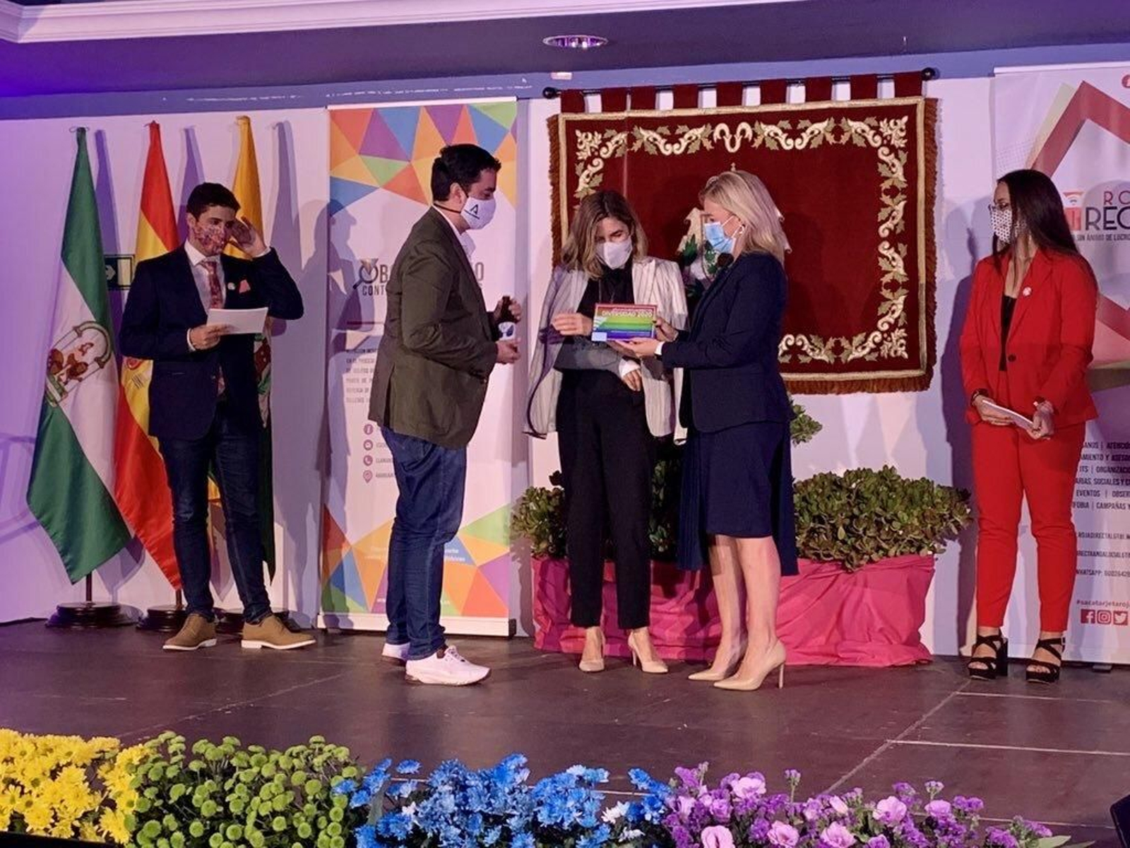 Entrega de uno de los premios a la Junta de Andalucía.