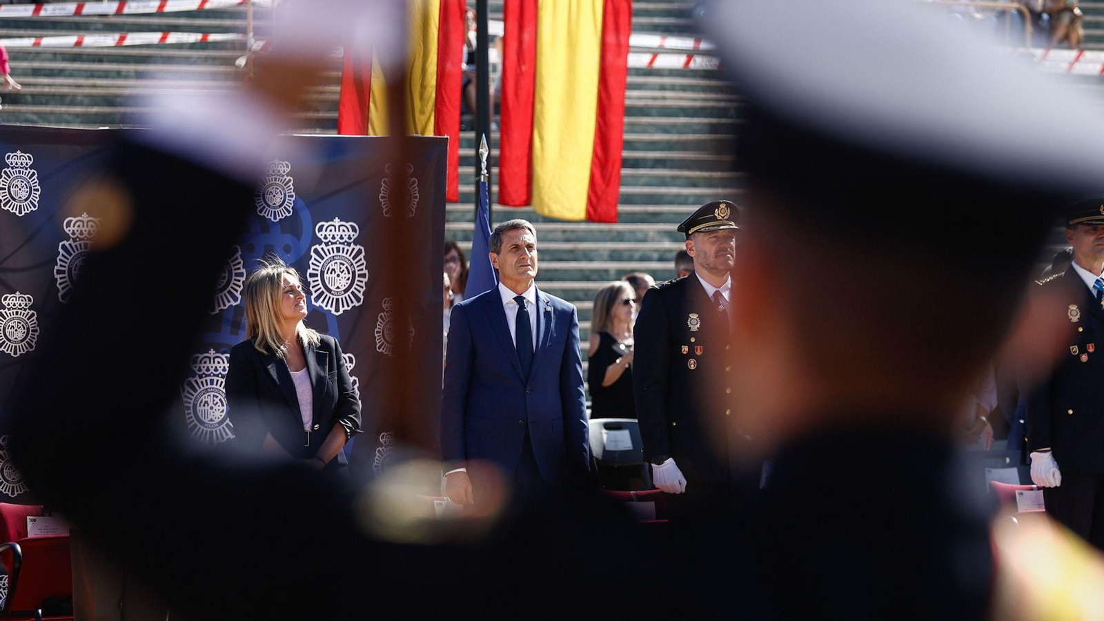 El delegado Pedro Fernández asiste a los actos organizados con motivo de la festividad del Día de la Policía Nacional en Granada