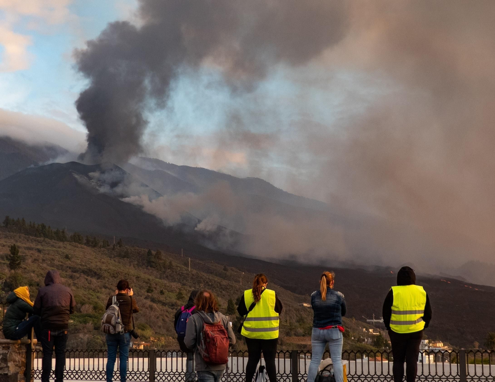 Una de las bocas del volcán, en una imagen de este martes.