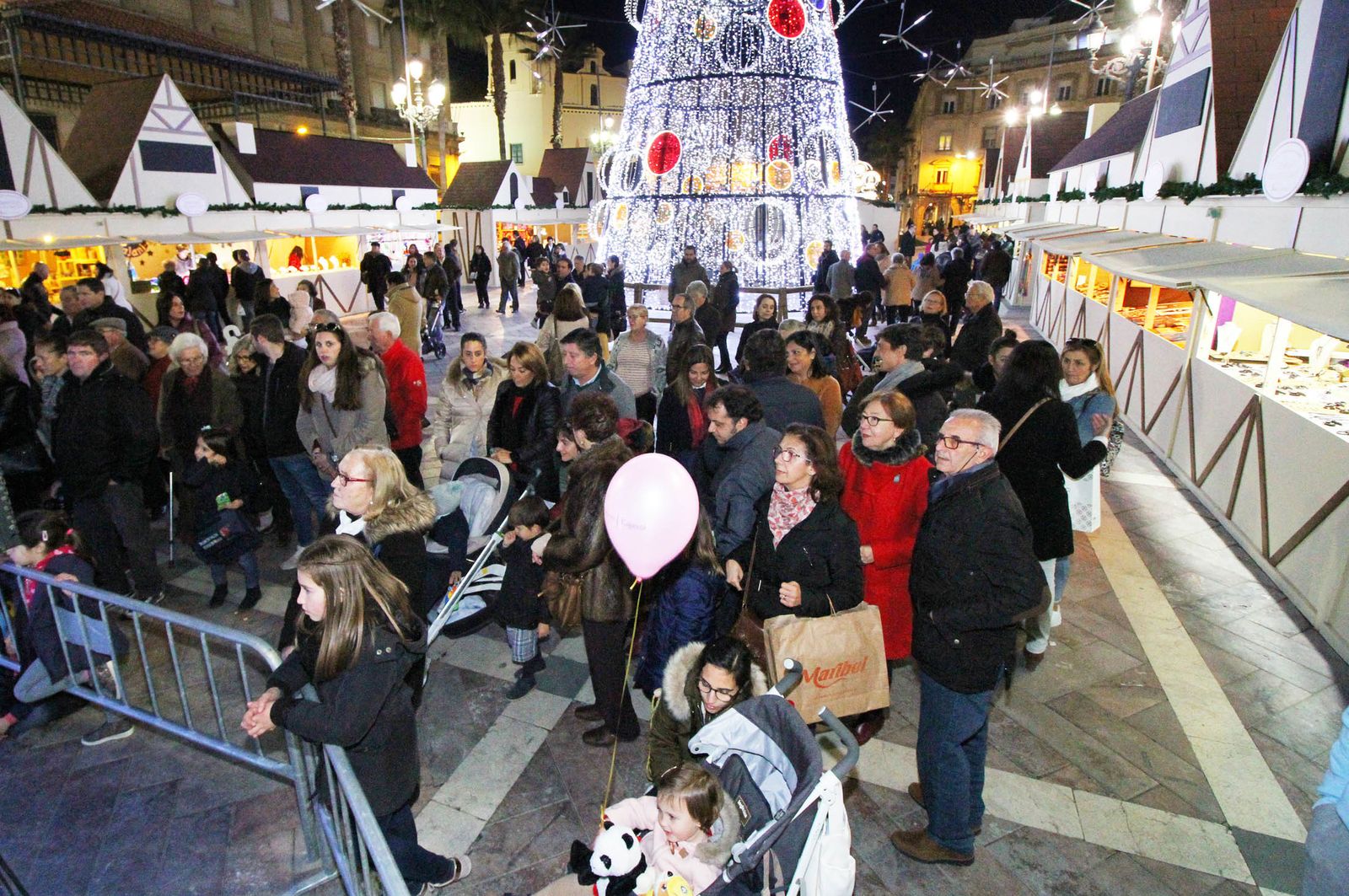 Imágenes del cuentacuento de la Navidad de Huelva Información.