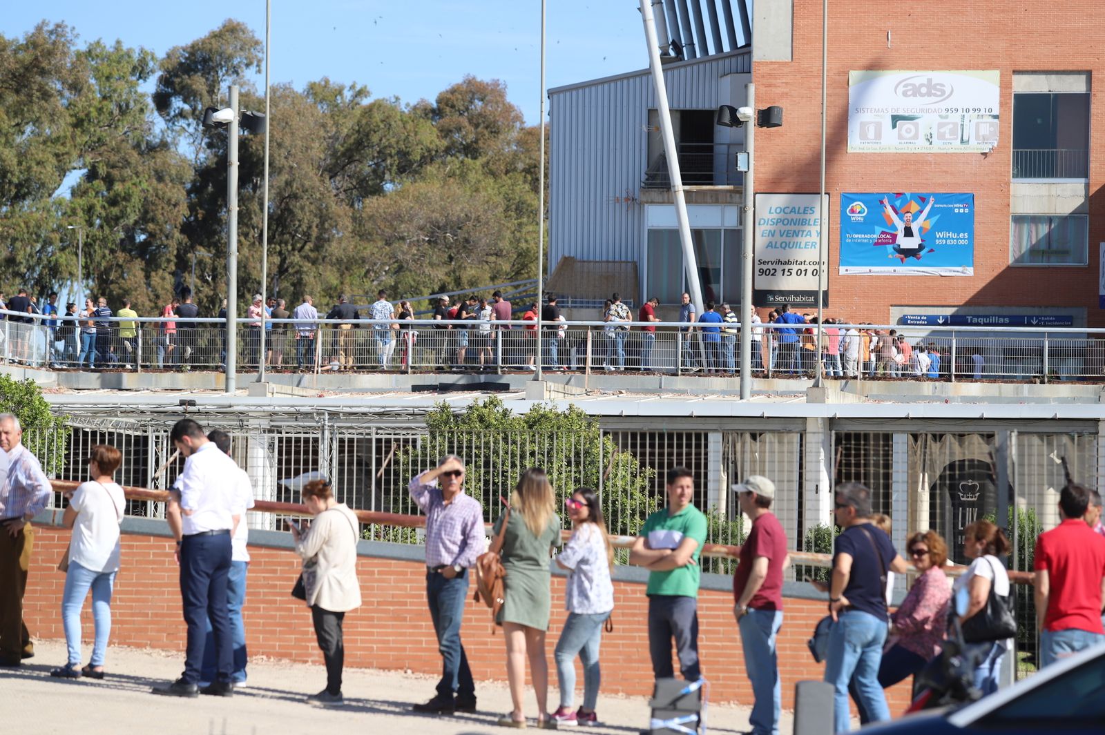 Imágenes de las taquillas del Nuevo Colombino para el Recreativo-Fuenlabrada