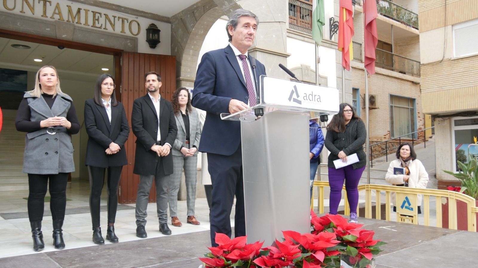 El alcalde Manuel Cortés se dirige a los abderitanos para reivindicar los derechos de las personas con discapacidad