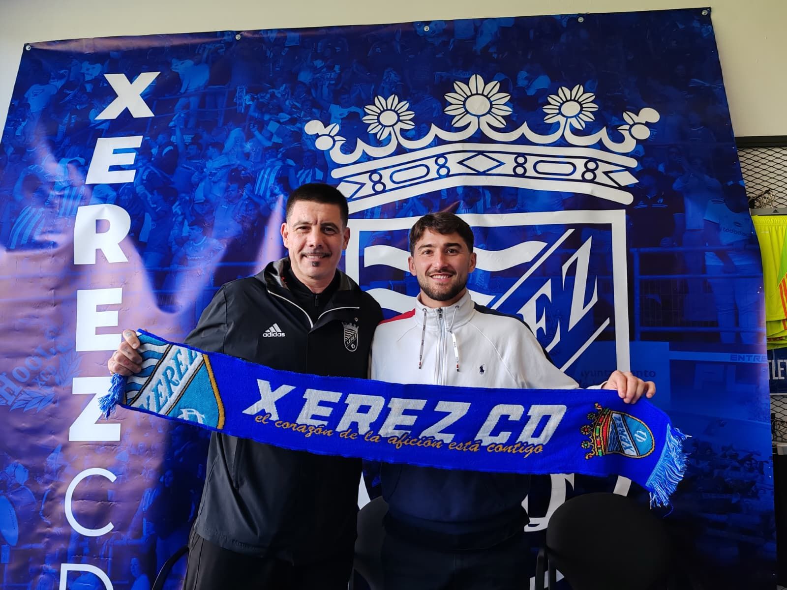 El director deportivo del Xerez CD, junto a Chuma.