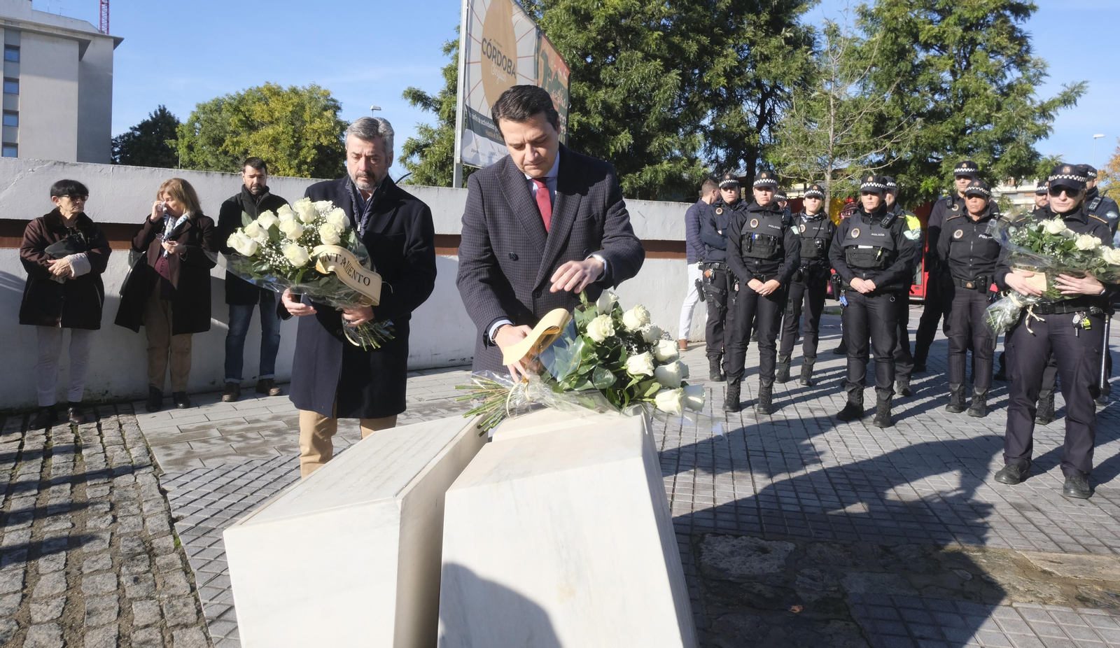 Aniversario del asesinato de las agentes de la Policía Local María de los Ángeles y María Soledad, en fotografías