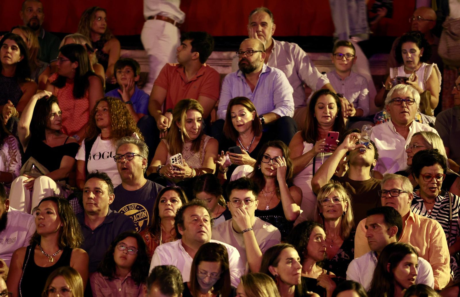 Búscate en el concierto de Hombres G