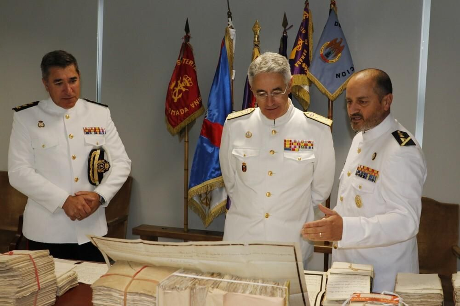 Las imágenes de la visita del AJEMA a las unidades de Infantería de Marina en San Fernando