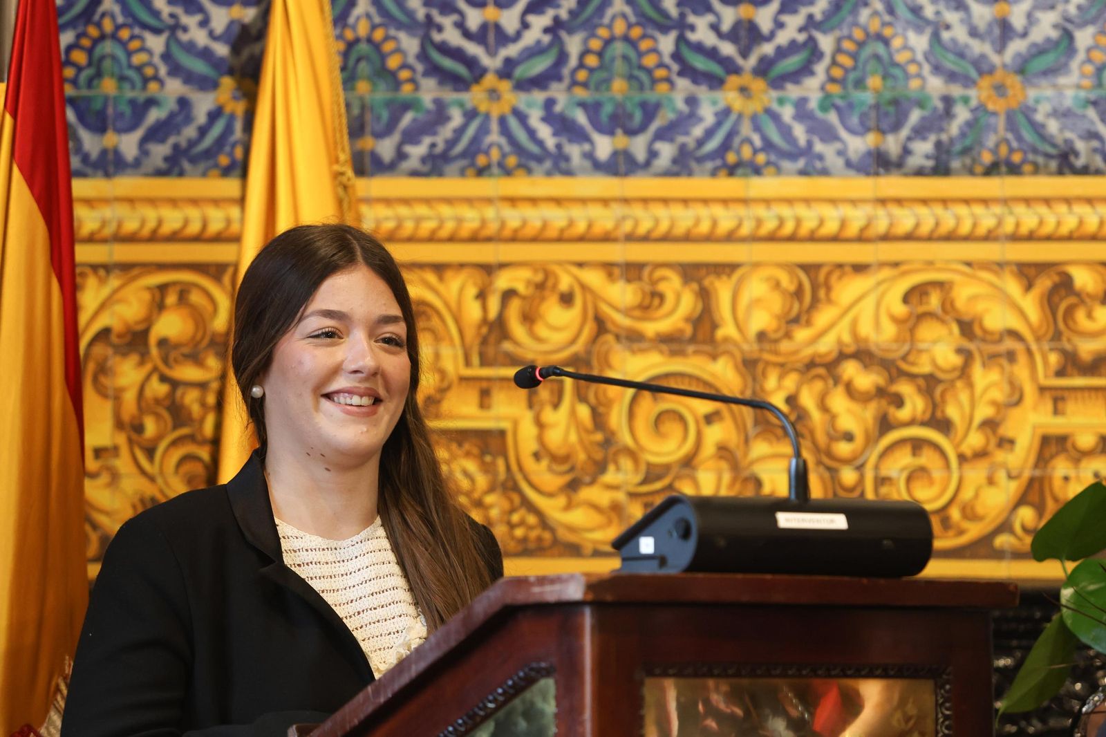 Fotos de la imposición de la insignia de la ciudad de Algeciras a Palma Briales de León