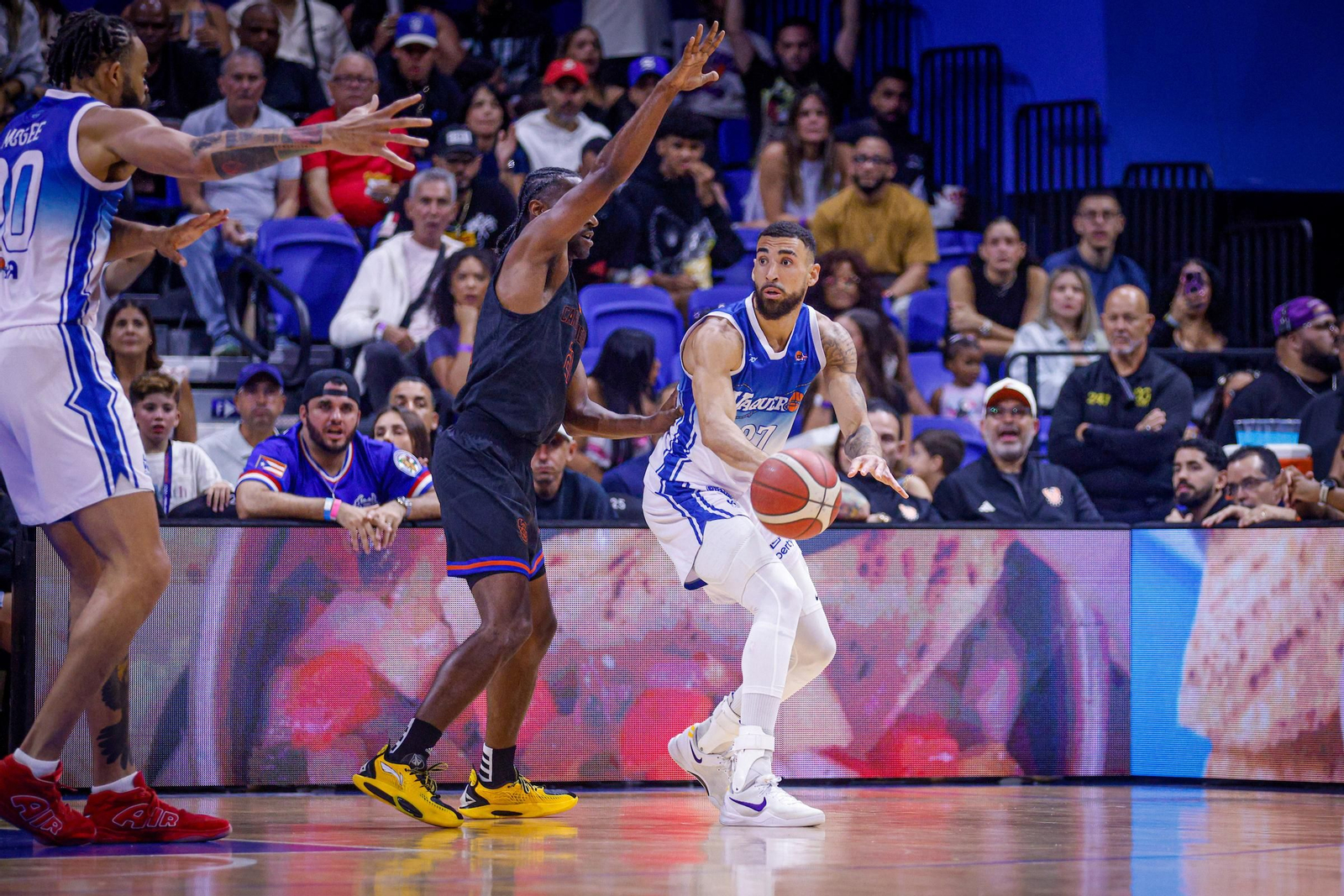 Show de Chris Duarte: 33 puntos y su equipo, a una victoria de la final